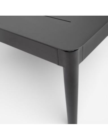 Detalle del tablero de la mesa EUBEA en aluminio lacado color Carbon Light