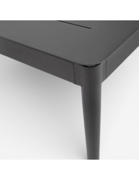 Detalle del tablero de la mesa EUBEA en aluminio lacado color Carbon Light