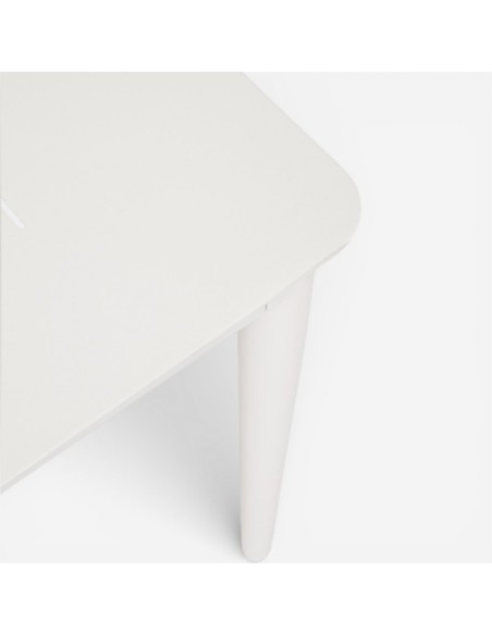 Detalle del tablero de la mesa EUBEA en aluminio lacado color Cloud White