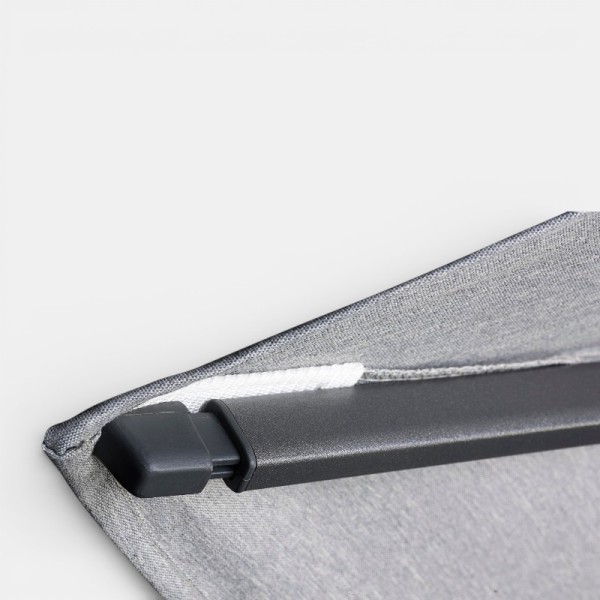 Detalle de la cubierta del parasol RIVA Platinum® resistente al sol