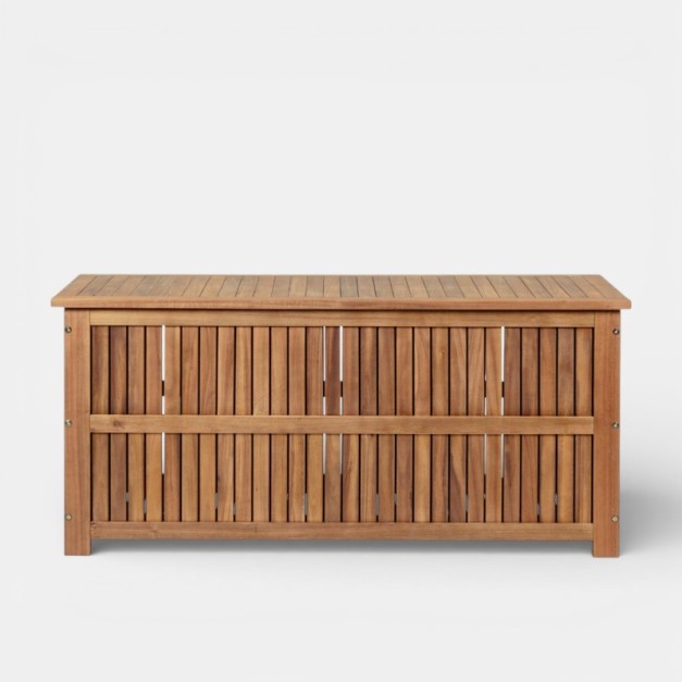 vista frontal del baúl exterior amalfi con ambiente de jardín alrededor 2