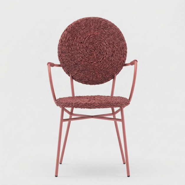 silla de exterior solara dentro de un ambiente decorado 2