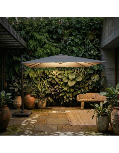 Parasol RIVA 3x3 cm Platinum® creando zona de sombra en jardín