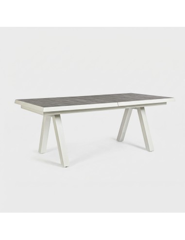 Vista general de la mesa ARIA TERRAZZA COLLECTION® en acabado blanco con tablero efecto madera