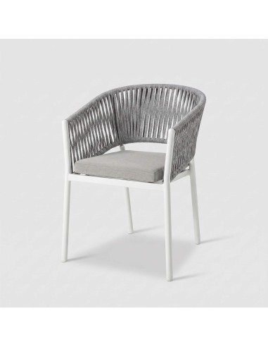 Sillón de jardín LUNARA vista lateral con cojín color gris essentials® vista oblicua.