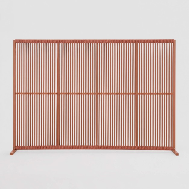 Separador de ambientes BRUNA LONG de aluminio y cuerdas color teja. Terrazza®